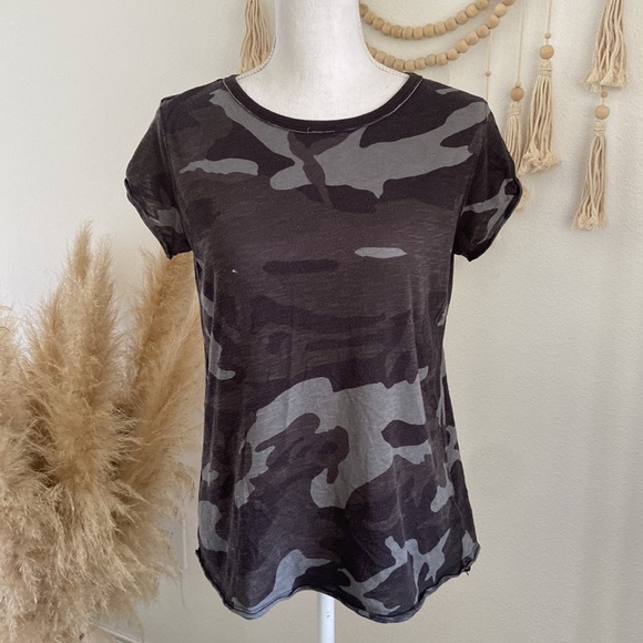 Free People FREE WITH ANY PURCHASE camo tee shirt sleeve camouflage top medium - Picture 2 of 14